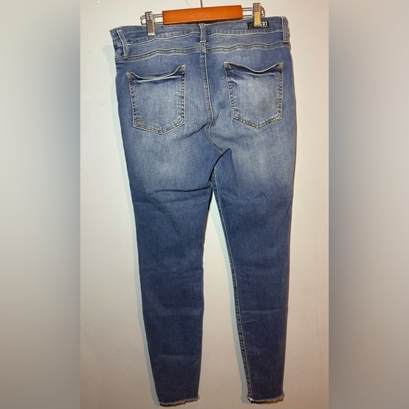 Kut from the Kloth “Connie” Blue Skinny Jeans. Size 10 - Picture 2 of 7